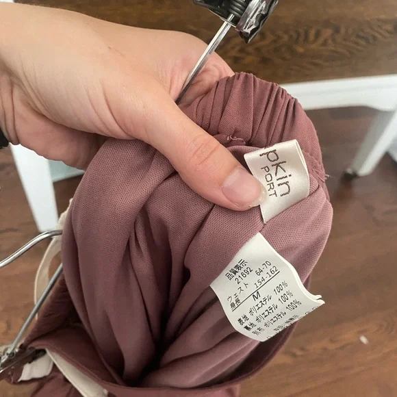 Elegant Mauve Pleated Skirt with Chain Detail - Picture 8 of 8